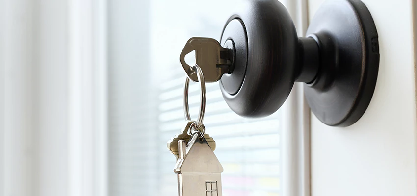 Bifold Door Knob Replacement in Menlo Park, California